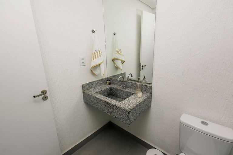 Flat Alto Padrão – Novo e ar condicionado