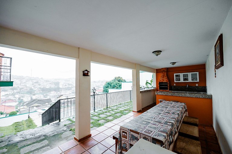 Casa Colonial Espaçosa com Piscina eVista incrivel