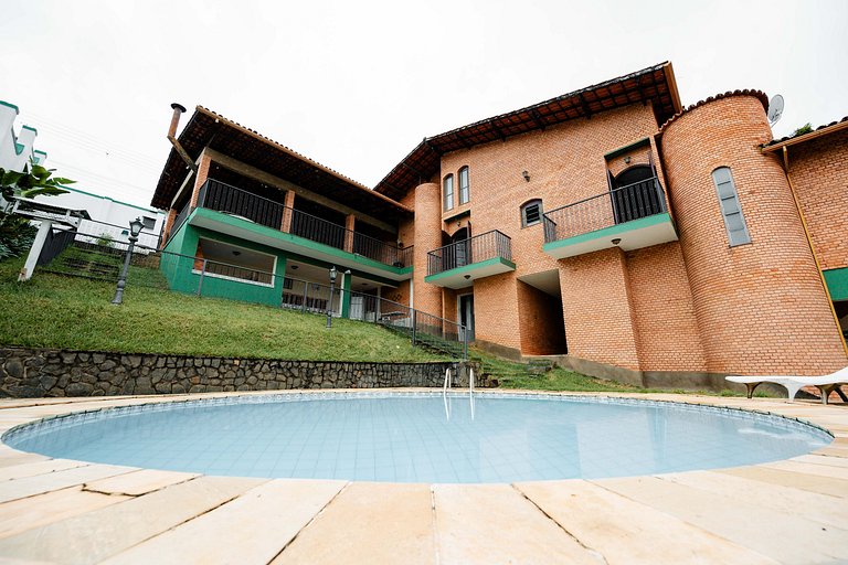 Casa Colonial Espaçosa com Piscina eVista incrivel