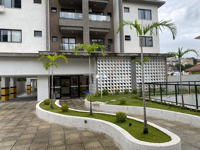 Apartamentos modernos, bem equipados e com piscina