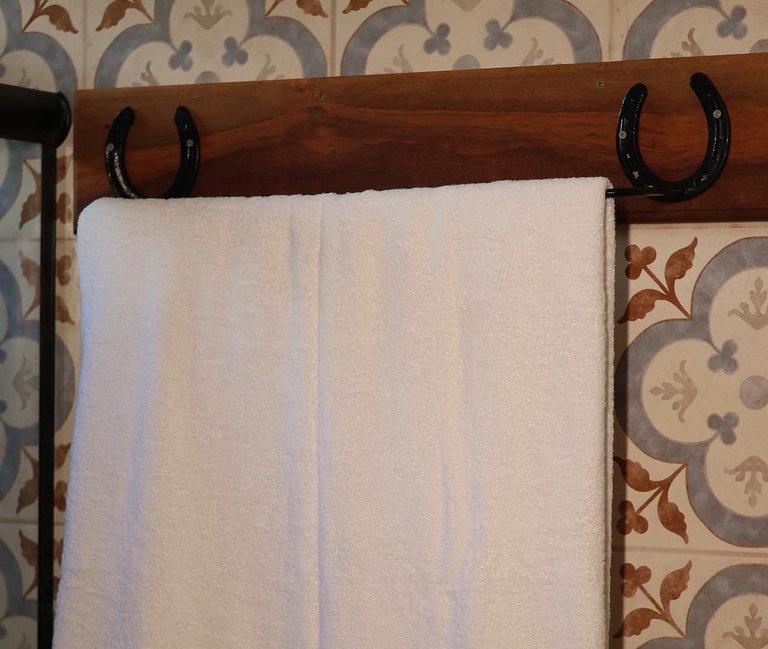 Experiência em celeiro com cavalos à porta