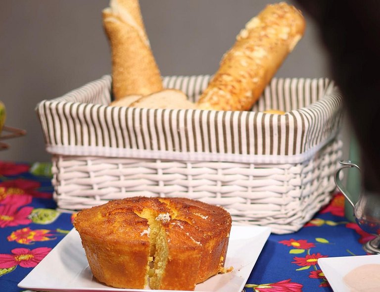 Experiência em celeiro com cavalos à porta