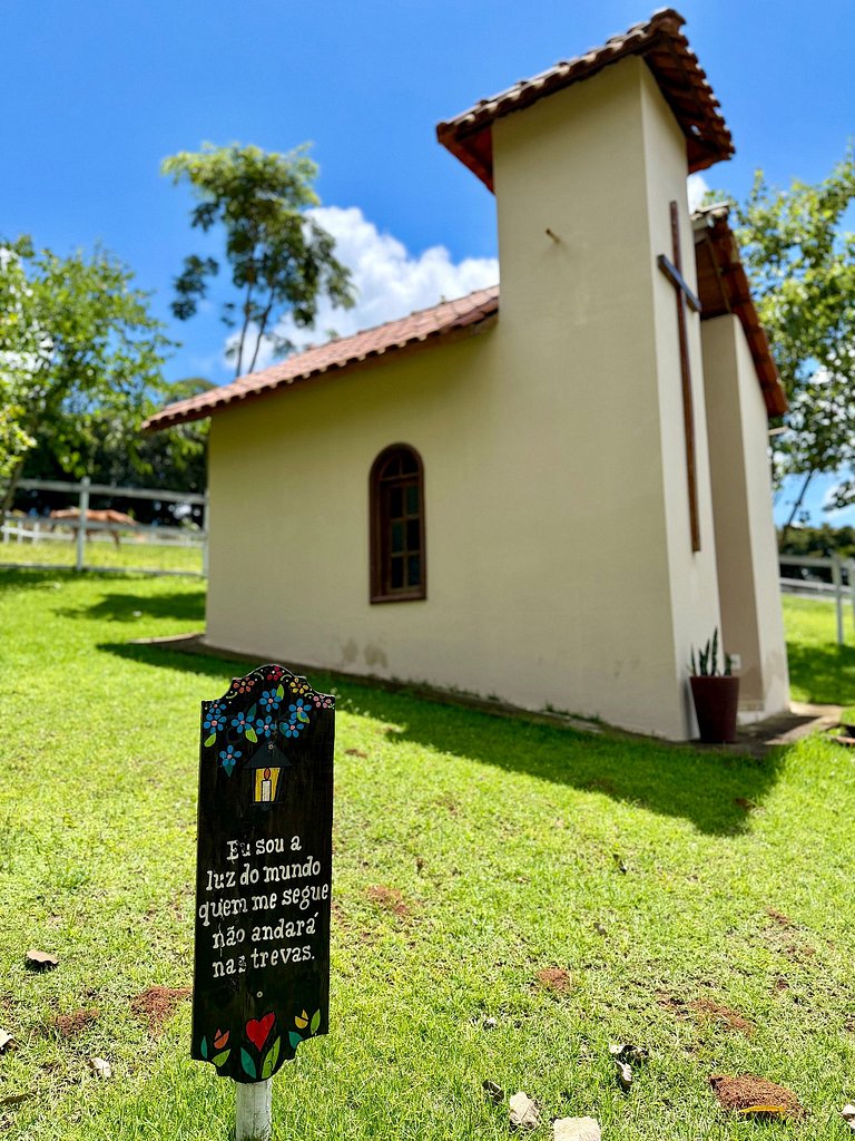 Experiência em celeiro com cavalos à porta