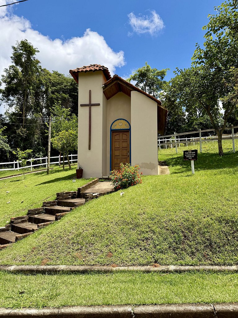 Experiência em celeiro com cavalos à porta