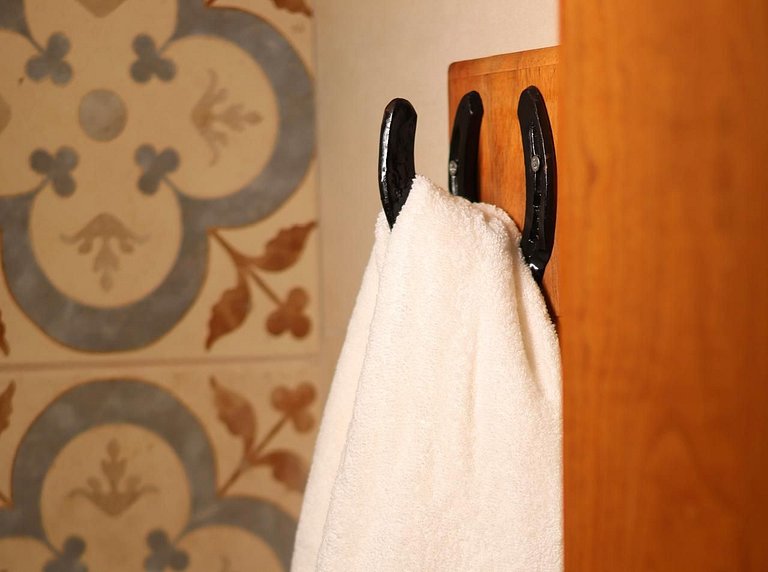 Experiência em celeiro com cavalos à porta