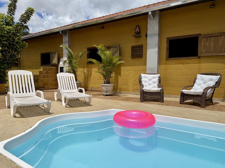 Experiência em celeiro com cavalos à porta